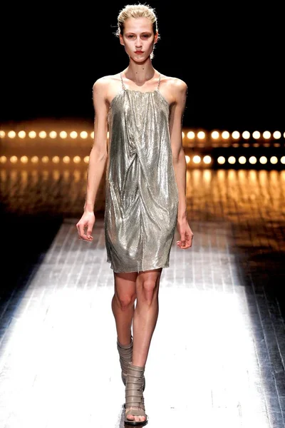 Look 11